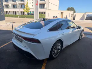 Toyota Mirai Fuel Cell Platinum