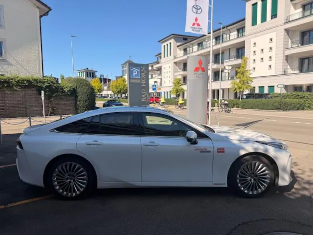 Toyota Mirai Fuel Cell Platinum