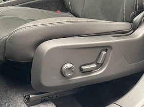 Vehicle image VOLVO XC40 2.0 B3 MH Plus Dark