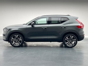 Vehicle image VOLVO XC40 2.0 B3 MH Plus Dark