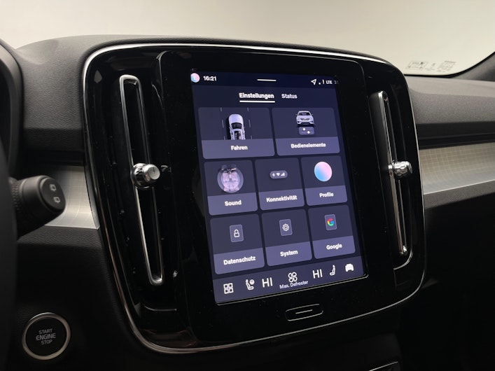 Vehicle image VOLVO XC40