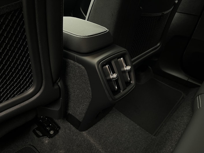 Vehicle image VOLVO XC40