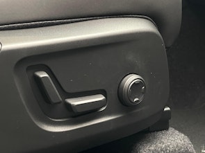 Vehicle image VOLVO XC40 2.0 B3 MH Plus Dark