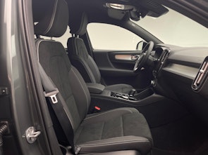 Vehicle image VOLVO XC40 2.0 B3 MH Plus Dark