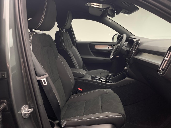 Vehicle image VOLVO XC40