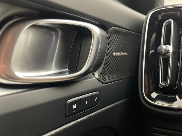 Vehicle image VOLVO XC40