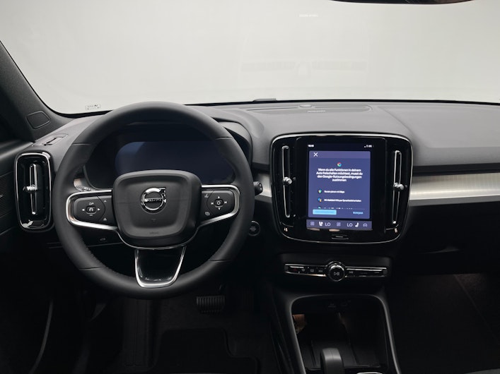 Vehicle image VOLVO XC40