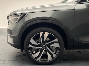 Vehicle image VOLVO XC40 2.0 B3 MH Plus Dark