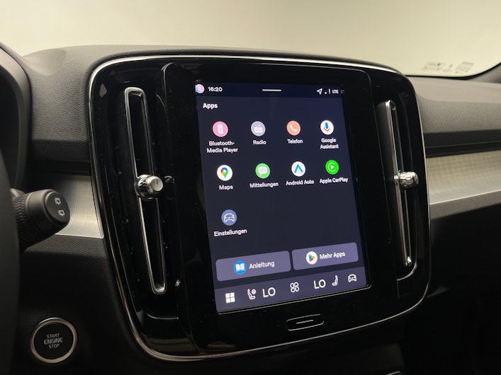 Vehicle image VOLVO XC40