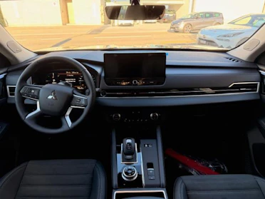 MITSUBISHI OUTLANDER 10