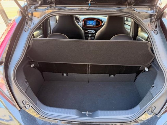 Vehicle image 11 Vehicle image 11