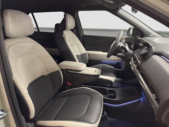 Vehicle image 9 Vehicle image 9