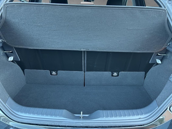 Vehicle image 16 Vehicle image 16