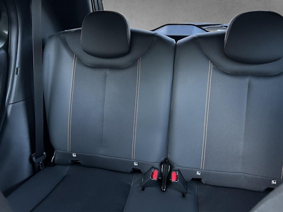 Vehicle image 32 Vehicle image 32