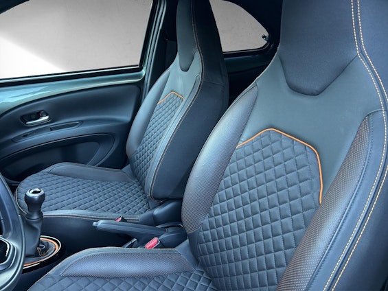 Vehicle image 33 Vehicle image 33