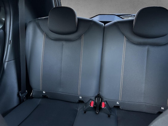 Vehicle image 14 Vehicle image 14