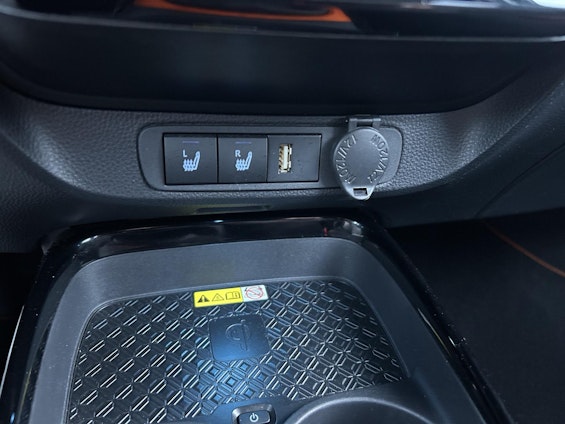 Vehicle image 13 Vehicle image 13