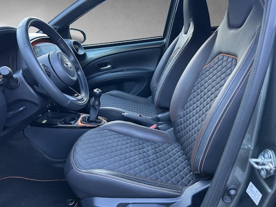 Vehicle image 26 Vehicle image 26