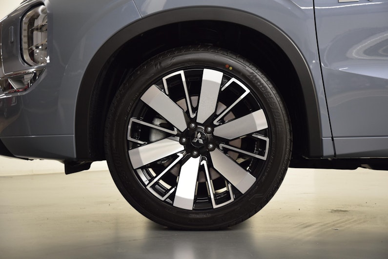 Vehicle image MITSUBISHI OUTLANDER