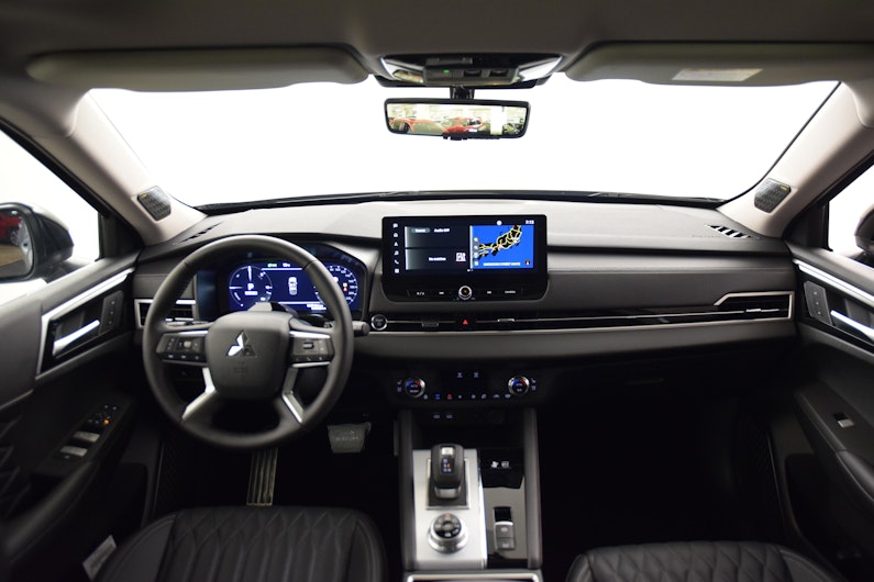 Vehicle image MITSUBISHI OUTLANDER