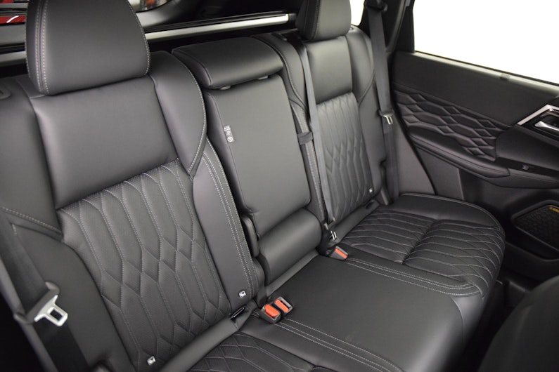 Vehicle image MITSUBISHI OUTLANDER