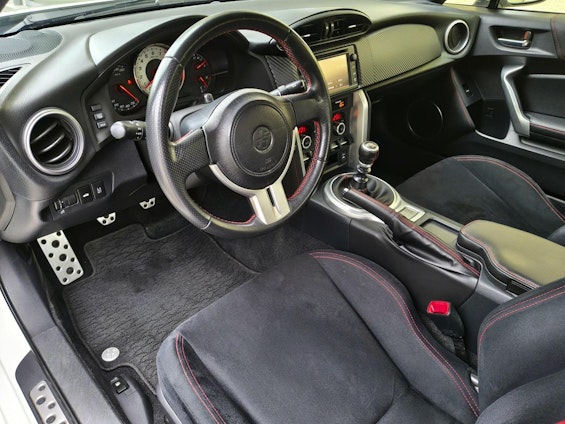 Vehicle image 6 Vehicle image 6