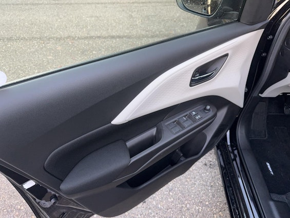 Vehicle image 27 Vehicle image 27