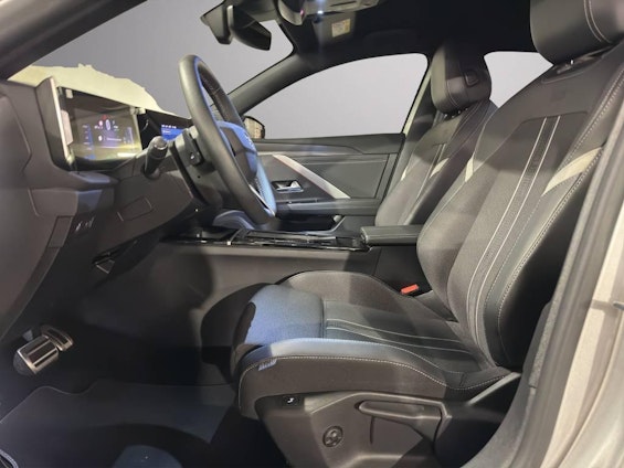 Vehicle image 6 Vehicle image 6