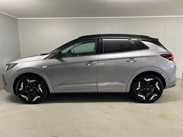 Opel Grandland 1.6 Hybrid4 GSe Automatik