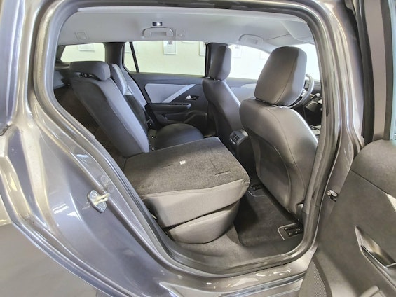 Vehicle image 9 Vehicle image 9