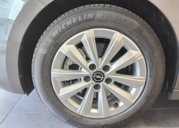 Vehicle image 15 Vehicle image 15