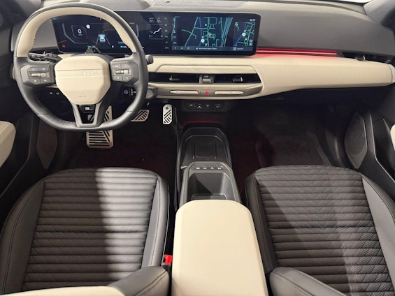 Vehicle image 7 Vehicle image 7