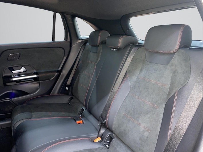 Vehicle image MERCEDES-BENZ GLA 200