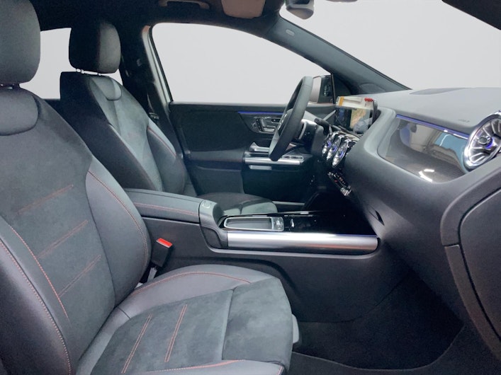 Vehicle image MERCEDES-BENZ GLA 200