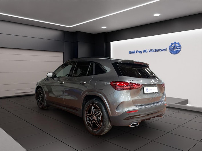 Vehicle image MERCEDES-BENZ GLA 200