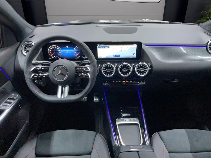 Vehicle image MERCEDES-BENZ GLA 200