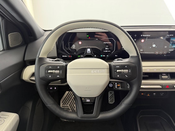 Vehicle image 8 Vehicle image 8