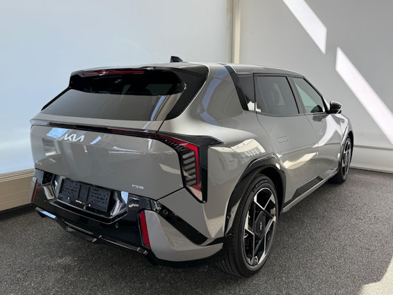 Vehicle image 4 Vehicle image 4