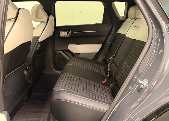 Vehicle image 10 Vehicle image 10