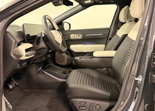 Vehicle image 4 Vehicle image 4