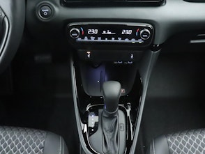 Vehicle image TOYOTA Yaris 1.5 VVT-i HSD Premium