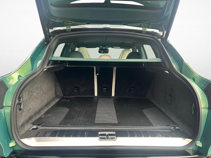 Vehicle image ASTON MARTIN DBX