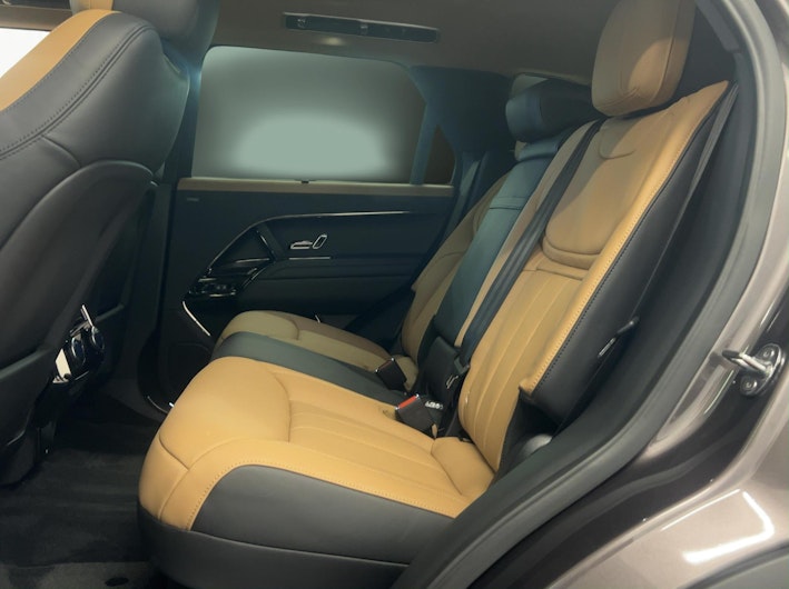 Vehicle image LAND ROVER RANGE ROVER SPORT