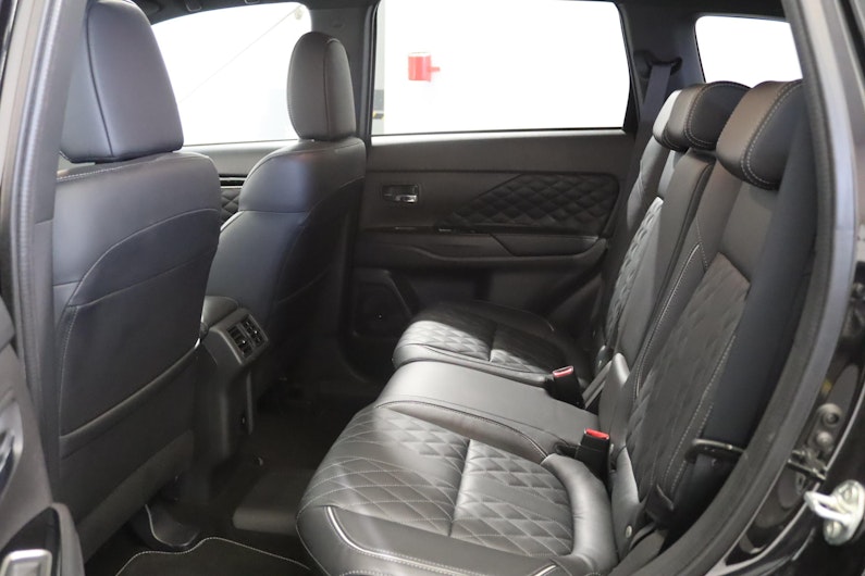 Vehicle image MITSUBISHI OUTLANDER