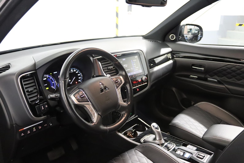 Vehicle image MITSUBISHI OUTLANDER