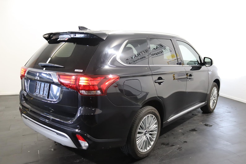 Vehicle image MITSUBISHI OUTLANDER