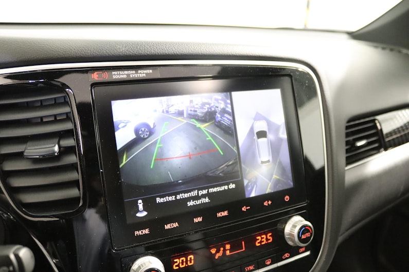 Vehicle image MITSUBISHI OUTLANDER