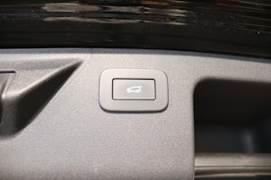 Vehicle image LAND ROVER Discovery Sport 2.0 SD4 200