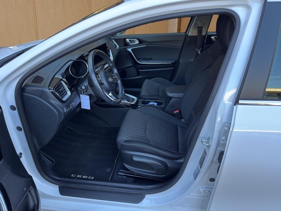 Vehicle image 6 Vehicle image 6