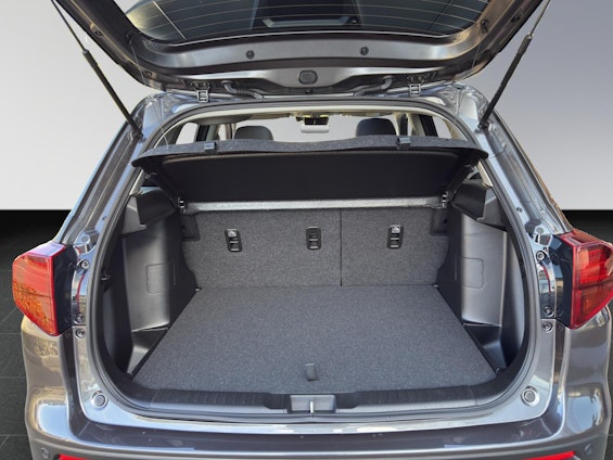 Vehicle image 17 Vehicle image 17